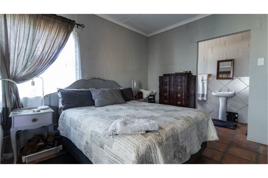 4 Bedroom Property for Sale in Hooikraal Western Cape